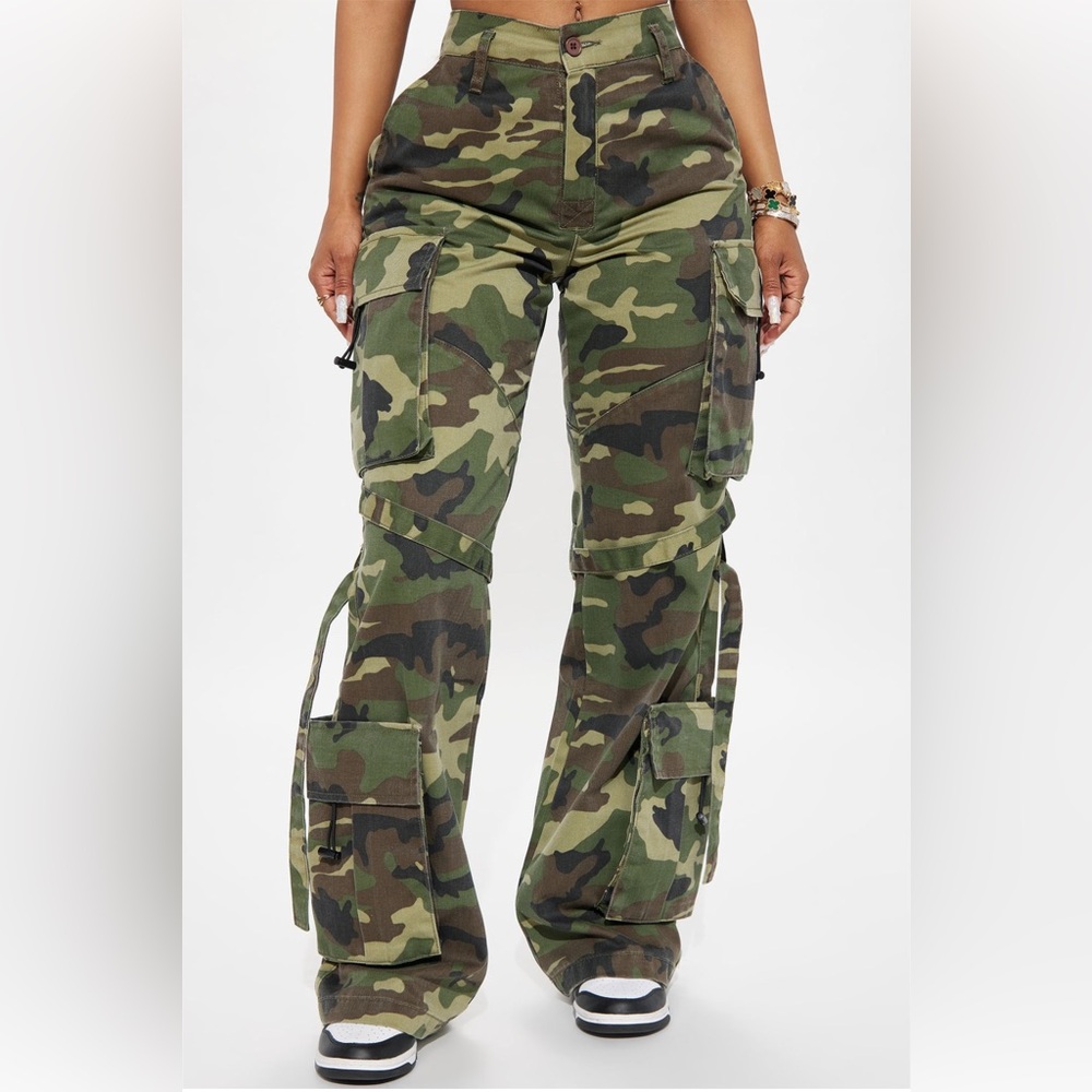 Fashion Nova Green Camouflage Cargo Pants